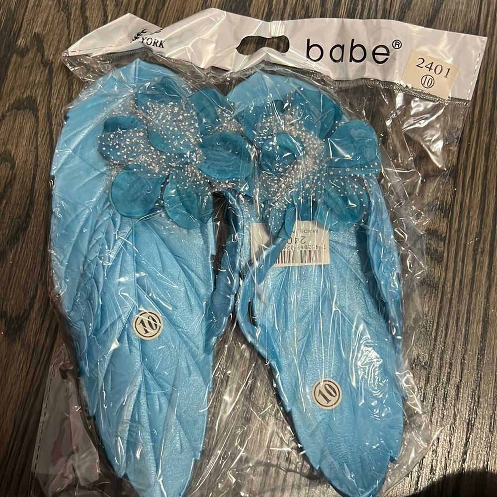 Brand new babe leaf slippers all sizes